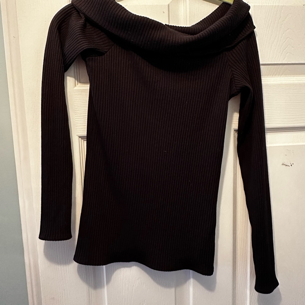 Abercrombie & Fitch Off-the-Shoulder Top